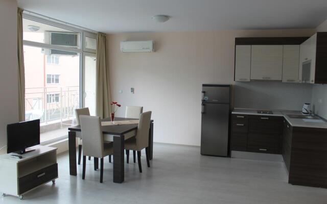 Rose Garden Omax Hotel Apartments