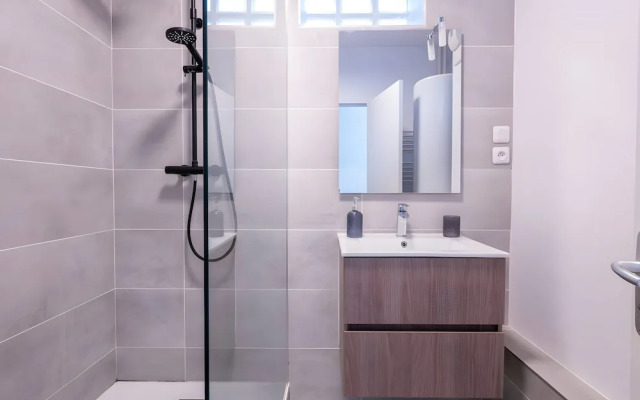 Modern Apartment for 9 in Loire