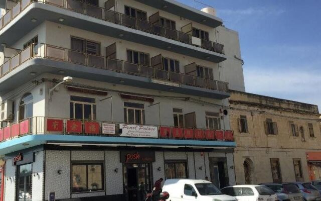 Reno's Restaurant & Guesthouse