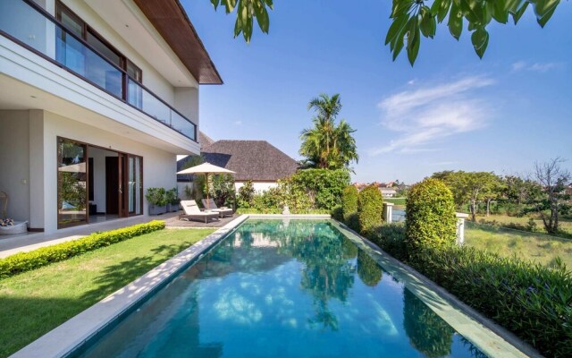 Peaceful Private Villa, 3 BR, Canggu With Staff