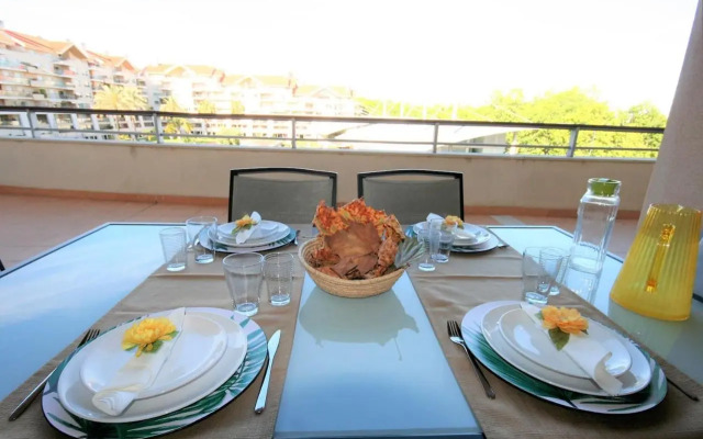 Modern Apartment in Luxurious Condominium