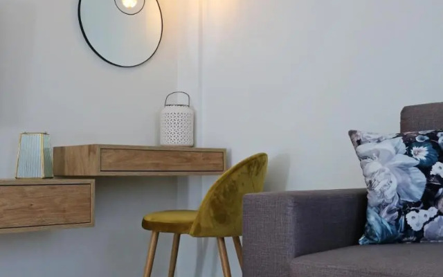 Under the Aqueduct boutique house