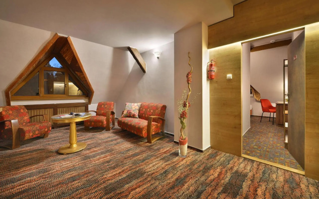 Maximilian Lifestyle Resort