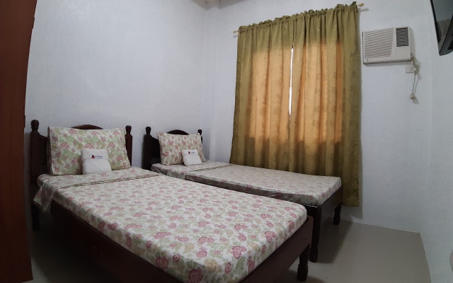 OYO 684 Cecilia's  Inn