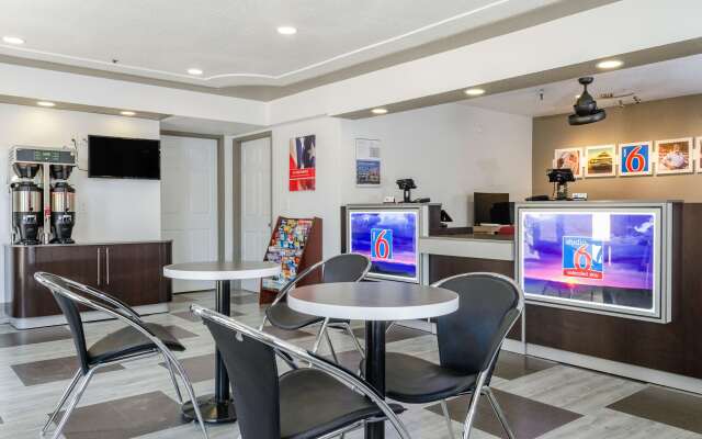 Motel 6 Fresno, CA - Yosemite Hwy