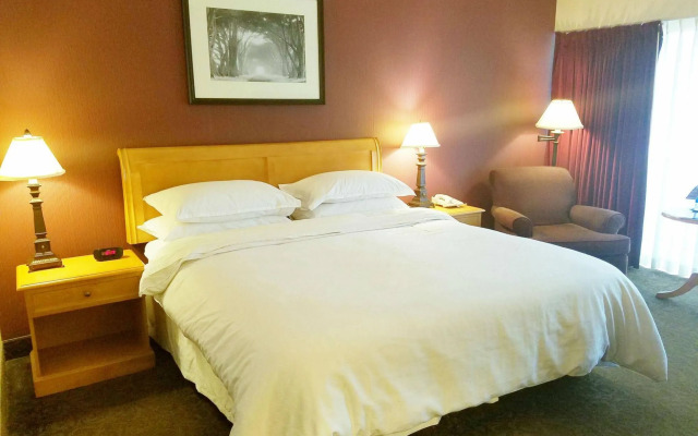 Sheraton Eatontown Hotel