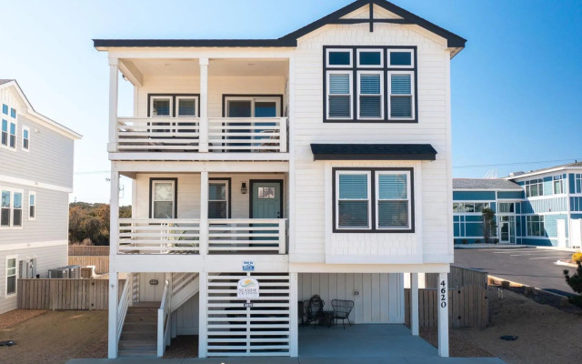 4059 - Bikinis & Martinis