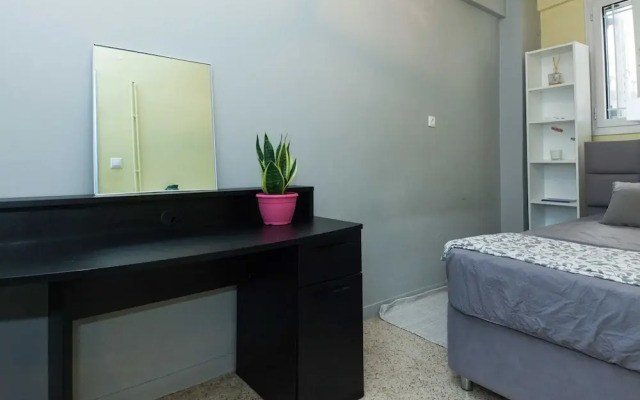 Modern 2 Bd Kipseli Hideaway Patio Apt