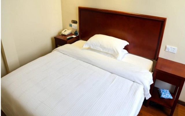 GreenTree Inn JiangSu WuXi BinHu HuiHe Road XiHui Garden Express Hotel – Guest Rooms – Wuxi