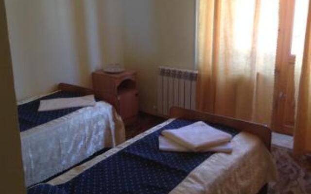 Domik U Dedushki Guest House