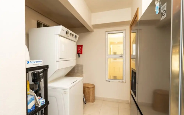 Sleeps 6 Views Beach 1 Block