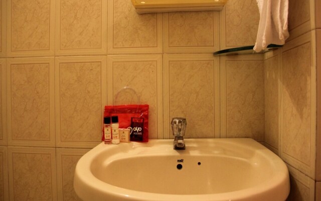OYO 1065 Hotel HMR Royal Inn