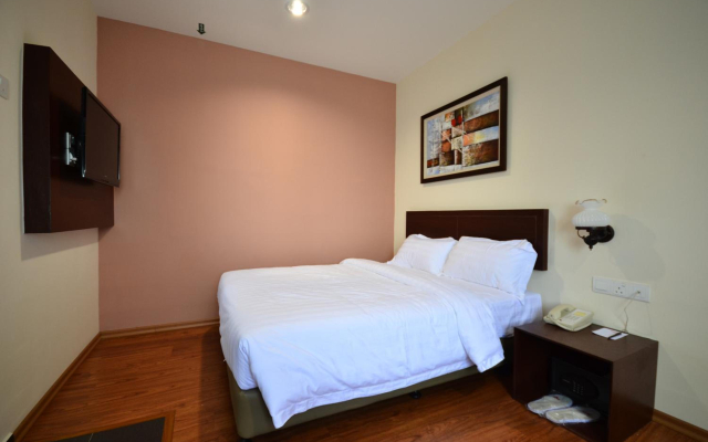 906 Riverside Hotel