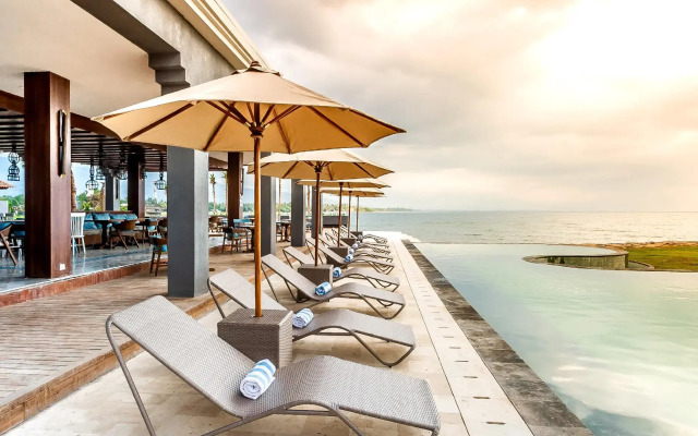 Lovina Beach Club & Resort