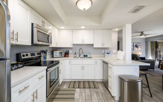 Capri 3 Bedroom Condo by RedAwning