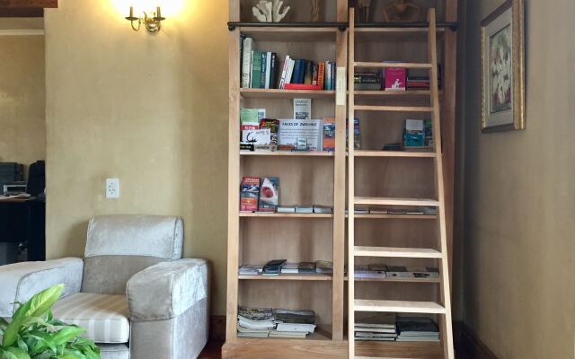 Auberge Burgundy Guest House