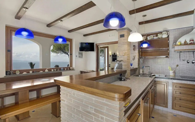 Luxury Villa with breathtaking Seaview, pool, BBQ