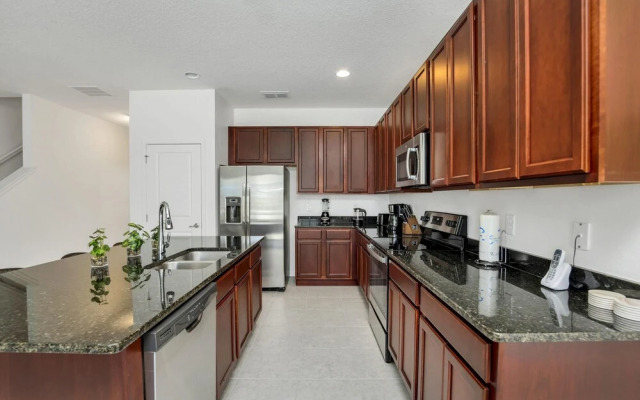 6BR Luxury Home - Private Pool Games Room