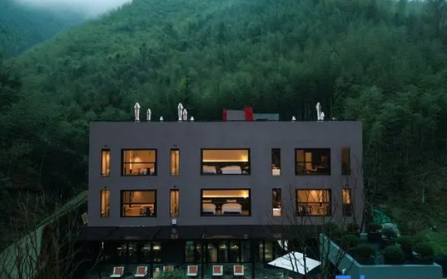 LUNE ROAM Hiking & Rustic Luxury Hotel (Floating Valley Branch) – Outside – Huzhou