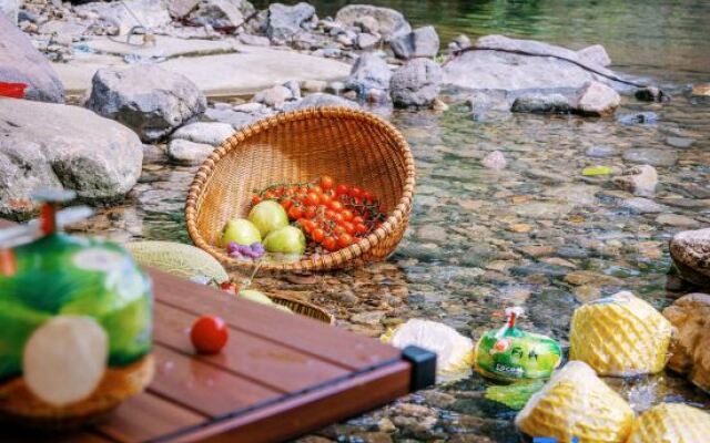 Yaojia｜Township see cloud bamboo Valley river hot spring guest house