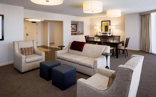 DoubleTree by Hilton Hotel Houston - Greenway Plaza