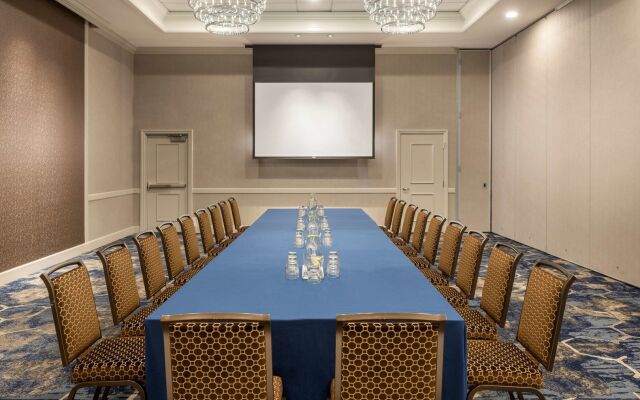 Juniper Hotel Cupertino, Curio Collection by Hilton