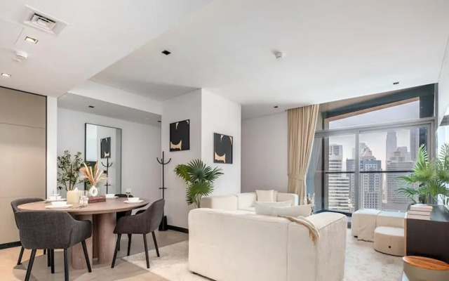 Luxurious 2BR w/ Waterfront and Burj Khalifa View