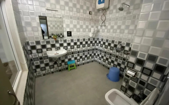 SPOT ON 90994 New Hidden Gem Residency