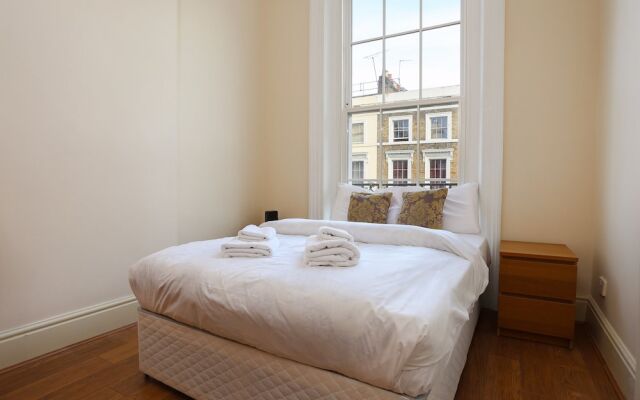3 Bed Kensington Apartment with Balcony