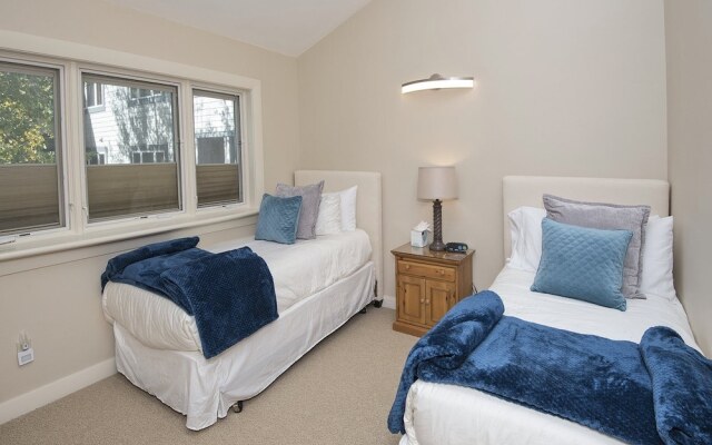 Coldstream Townhome 38