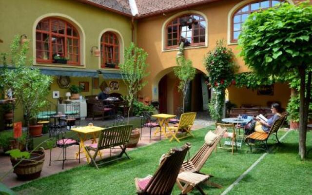 Muzikafe Bed & Breakfast