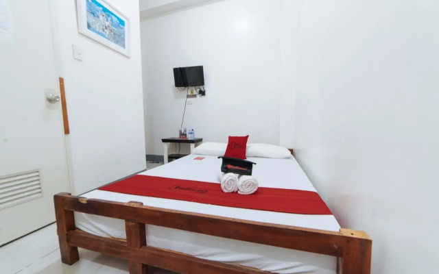 Mark & Marlie Pensionhouse by RedDoorz