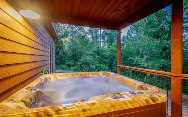 Stained Glass Hill includes Free WiFi, Parking Onsite, Private Hot Tub, and BBQ by RedAwning