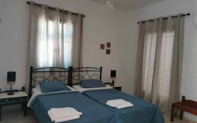 Nikos Hotel