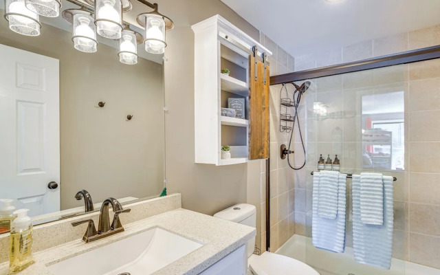 Lakefront Osage Beach Retreat: Dock Access!