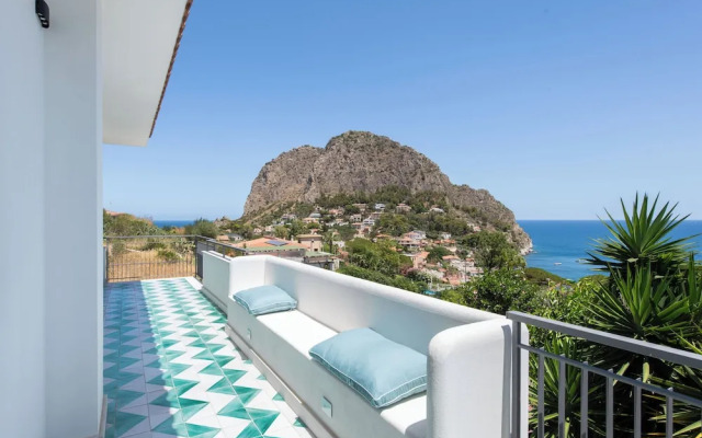 Sea Frame Design Apartments with Pool by Wonderful Italy