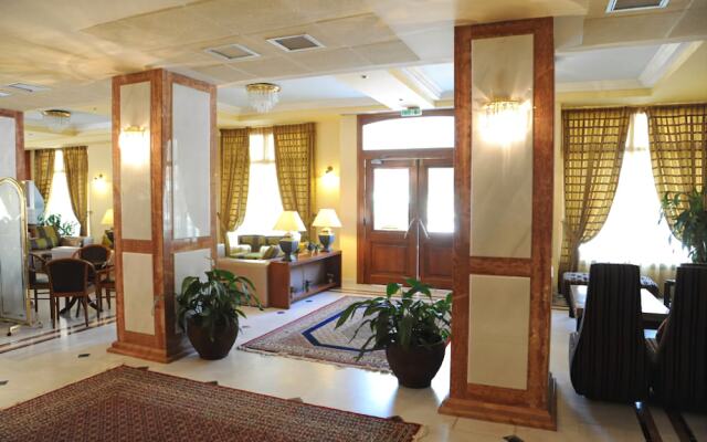 Rex Hotel