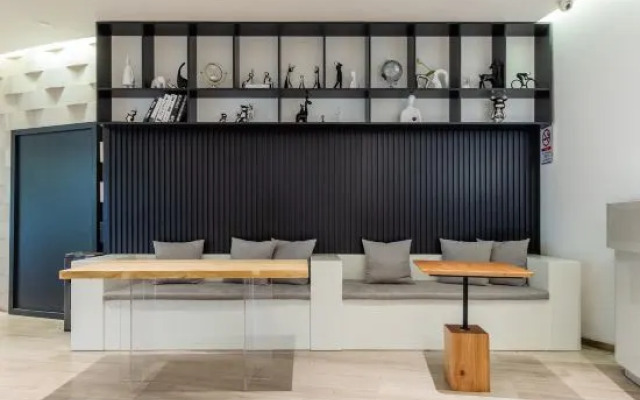 Guangzhou Sun Yat-sen University First Hospital Dongshankou Subway Yumi Boutique Apartment