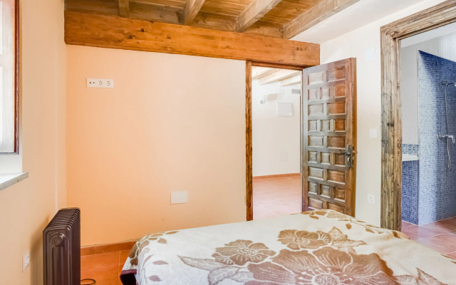 Rustic Holiday Home in Merilla with Valley View