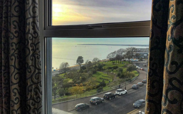 Muthu Westcliff Hotel (Near London Southend Airport)