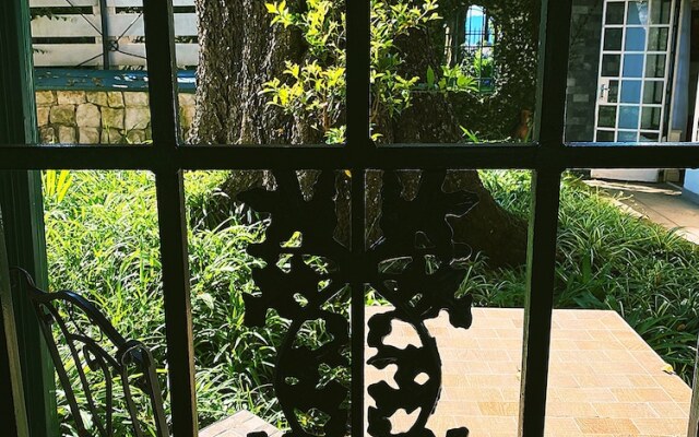 Sherwood's Country House