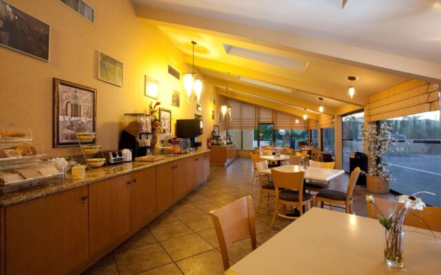 Red Lion Inn & Suites Cathedral City