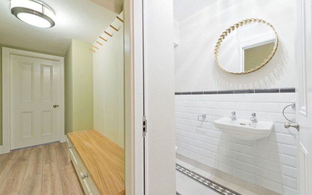Central Apartment Camden Street