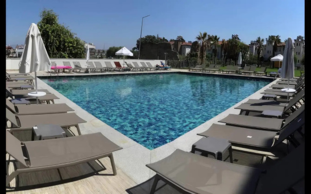 Side Square Hotel