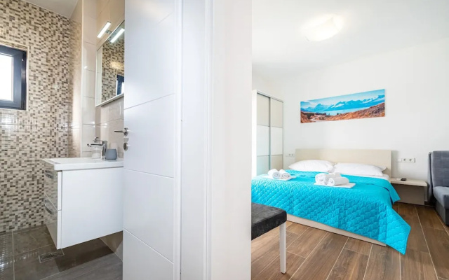 Deluxe Villa Laura With Pool Studio 1b