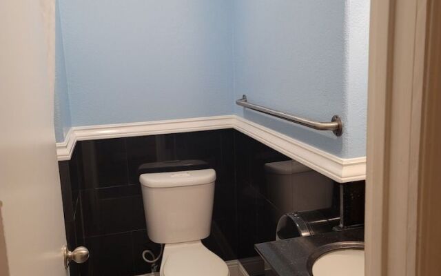 Ansonia Hotel - Hostel