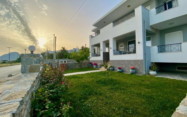 Manolis Apartments