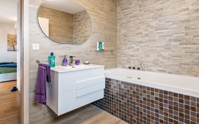 Beautiful Holiday Home in Novigrad With Private Swimming Pool