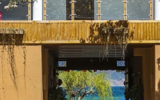 Qihai Tingfeng Inn (Lugu Lake Headquarter)