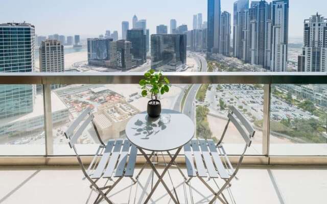 Luxurious Downtown Apartment by Burj Khalifa